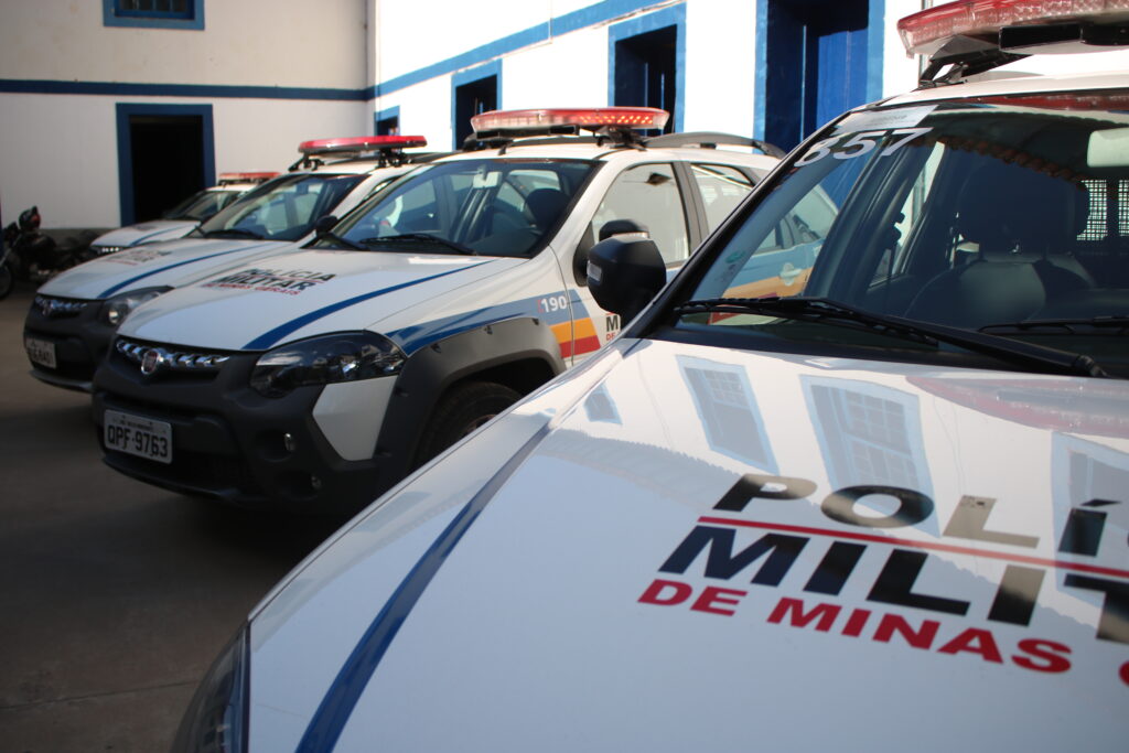 Mulher é decapitada em beco de Timóteo e cabeça é jogada em escadaria; polícia investiga crime brutal Mulher é decapitada em beco de Timóteo e cabeça é jogada em escadaria; polícia investiga crime brutal