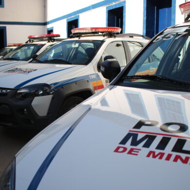 Mulher é decapitada em beco de Timóteo e cabeça é jogada em escadaria; polícia investiga crime brutal