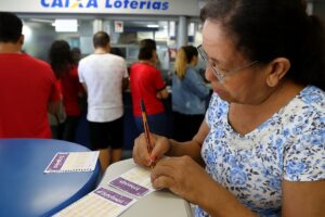 Lotofácil 3415 sorteia prêmio de R$ 1,8 milhão nesta quarta-feira; veja o resultado Lotofácil 3415 sorteia prêmio de R$ 1,8 milhão nesta quarta-feira; veja o resultado
