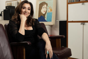 Marisa Orth é homenageada na 20ª CineOP, que celebra o humor das mulheres no cinema