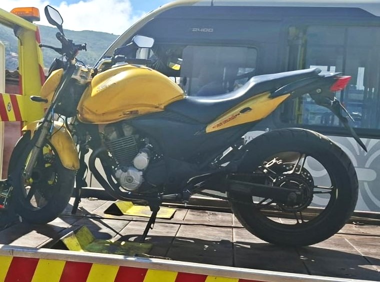 Polícia Militar apreende drogas e motocicleta em ação contra tráfico em Ouro Preto