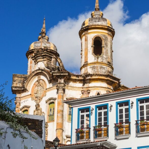 Frio marca a quarta-feira em Ouro Preto com possibilidade de chuva fraca e alerta do INMET