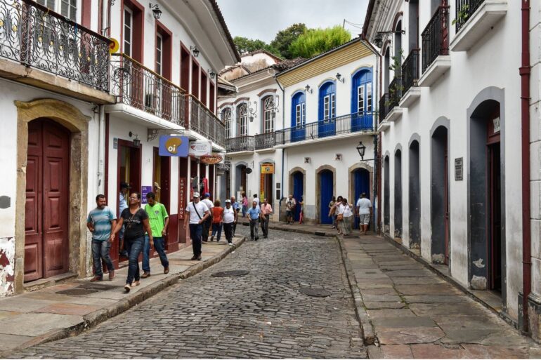Quinta-feira será de sol entre nuvens em Ouro Preto, com mínima de 10 °C e qualidade do ar ruim
