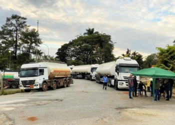 Transportadores de combustíveis entram em greve em Betim e alertam risco de desabastecimento em Minas Gerais