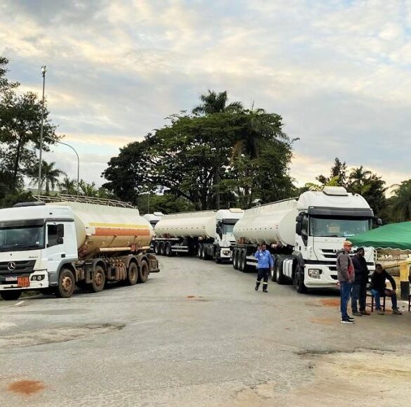 Transportadores de combustíveis entram em greve em Betim e alertam risco de desabastecimento em Minas Gerais