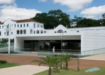 PUC Minas oferece bolsas de até 100% para licenciaturas no segundo semestre de 2025