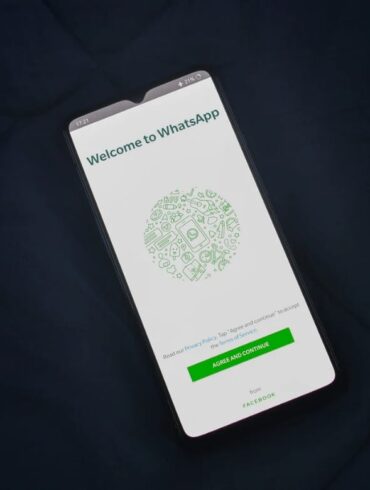 Meta rompe tradição e leva anúncios ao WhatsApp; veja o que muda