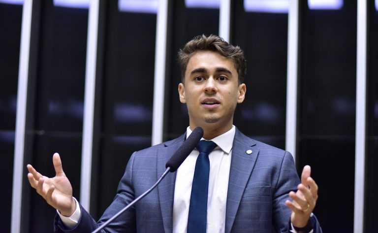 Câmara de São João del-Rei recua e rejeita homenagens a Nikolas Ferreira após pressão popular