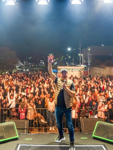 Marcha para Jesus reúne fiéis em Itabirito com show de Davi Sacer