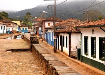 São Bartolomeu não é sobre história colonial. É sobre a doçura que ainda ferve nos tachos