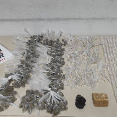 Polícia Militar apreende grande quantidade de drogas no bairro Cardoso, em Itabirito