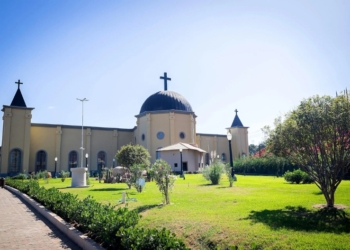 Conheça a cidade mineira que abriga o maior santuário do mundo dedicado à Santa Rita de Cássia