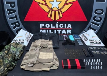 Polícia Militar apreende pistola e prende dois suspeitos de tráfico no fundo de um bar no bairro Rosário, em Mariana