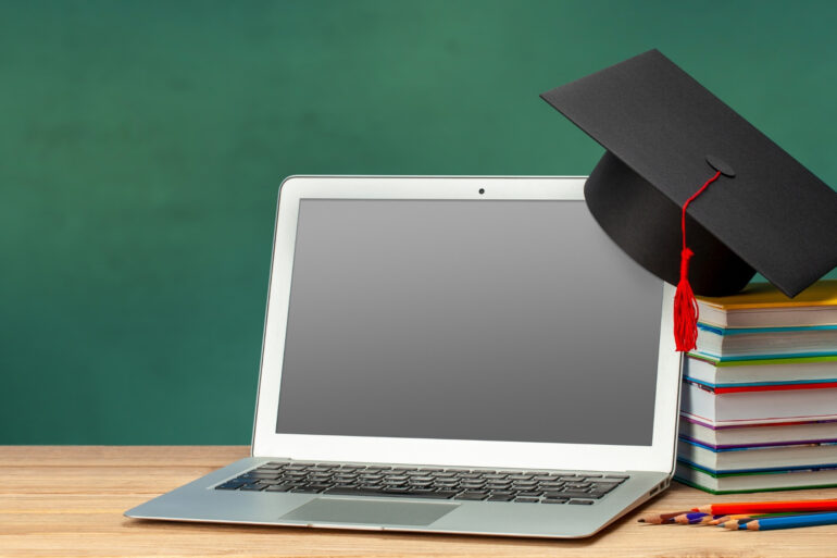 Universidade pública oferece mais de duas mil vagas em cursos de graduação a distância