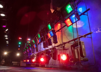 Formação gratuita em Iluminação Cênica abre vagas para todo o Brasil