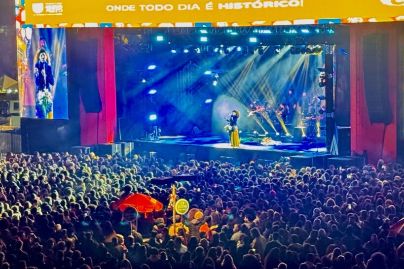 Vanessa da Mata faz grande show na  comemoração pelos 314 anos de Ouro Preto