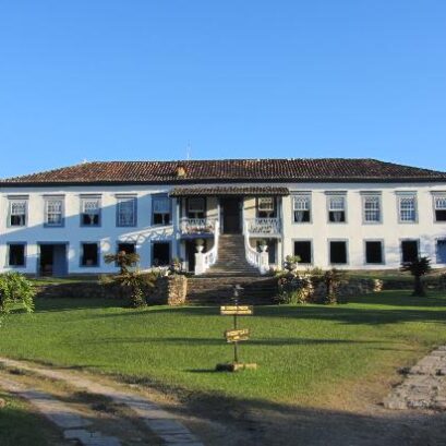 Fazenda usada em Sinhá Moça atrai turistas com hospedagem e lazer rural