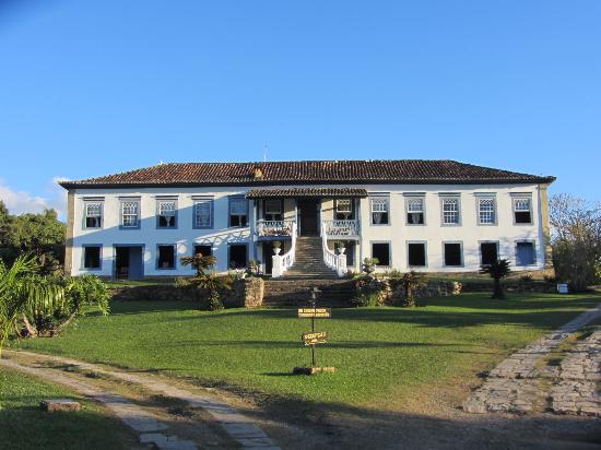 Fazenda usada em Sinhá Moça atrai turistas com hospedagem e lazer rural