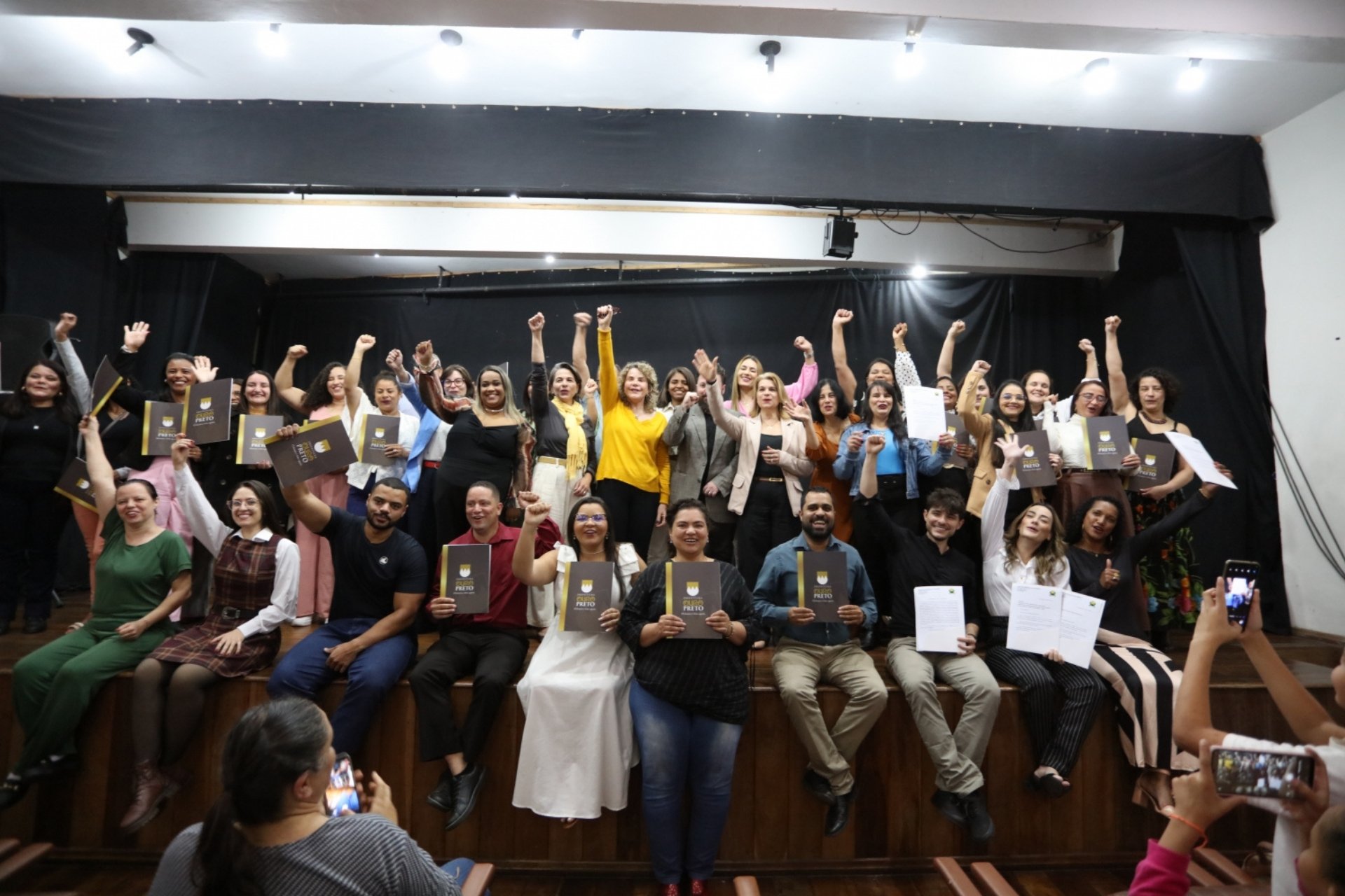 Ouro Preto dá posse a 30 novos servidores da Educação