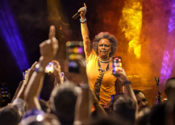 Sandra Sá leva a Ouro Preto letras que marcaram gerações no Festival Os Sons do Brasil