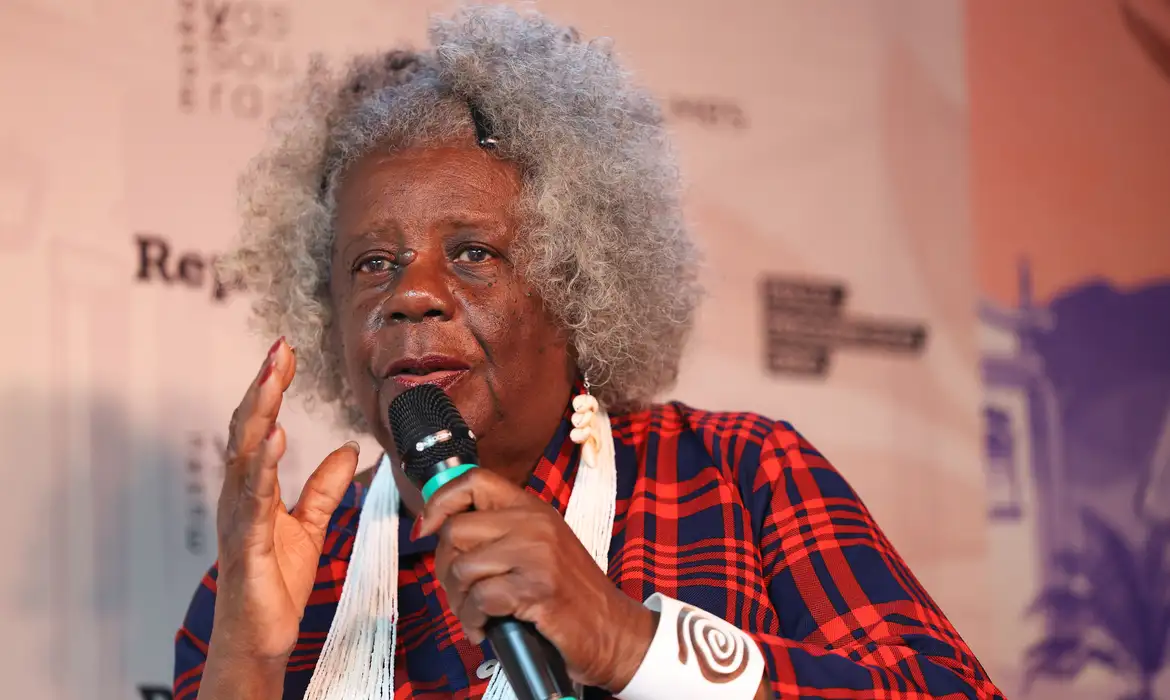 Conceição Evaristo recebe título de Doutora Honoris Causa pela UFMG