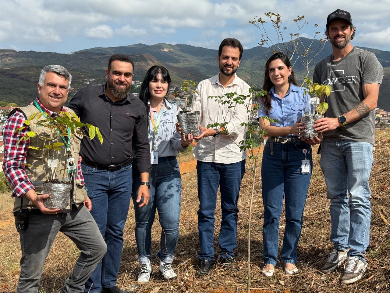 Iron Biker Brasil planta 1.600 mudas nativas em Mariana como legado ambiental