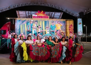 Mariana recebe apresentação do Teatro a Bordo