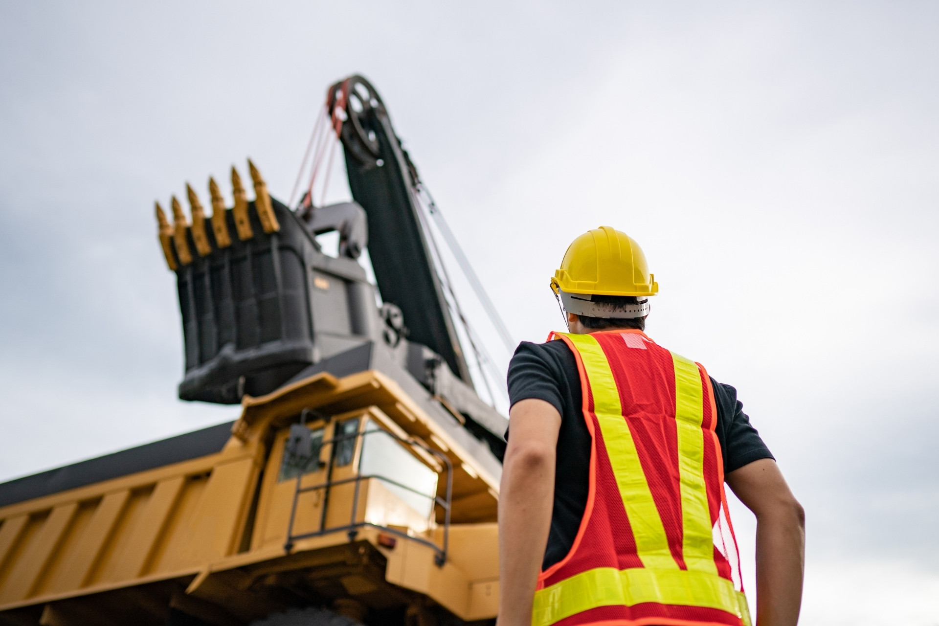 Empresa de engenharia abre seleção com benefícios e alojamento em MG