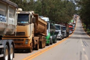 Uso de estrada da Vale por outras mineradoras para desviar caminhões da BR-040 é debatido em MG Uso de estrada da Vale por outras mineradoras para desviar caminhões da BR-040 é debatido em MG