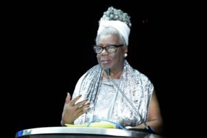 Conceição Evaristo recebe título de Doutora Honoris Causa da UFMG: “Escrever é um exercício de coragem” Conceição Evaristo recebe título de Doutora Honoris Causa da UFMG: "Escrever é um exercício de coragem"