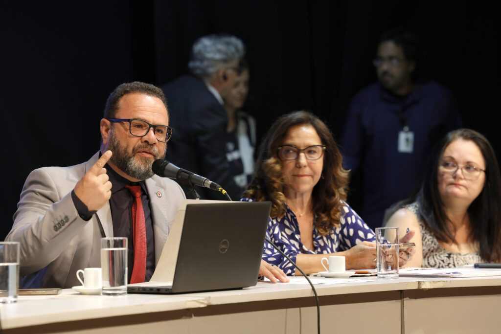 Atingidos da Barragem de Fundão cobram participação e reconhecimento no Novo Acordo de Mariana Atingidos da Barragem de Fundão cobram participação e reconhecimento no Novo Acordo de Mariana