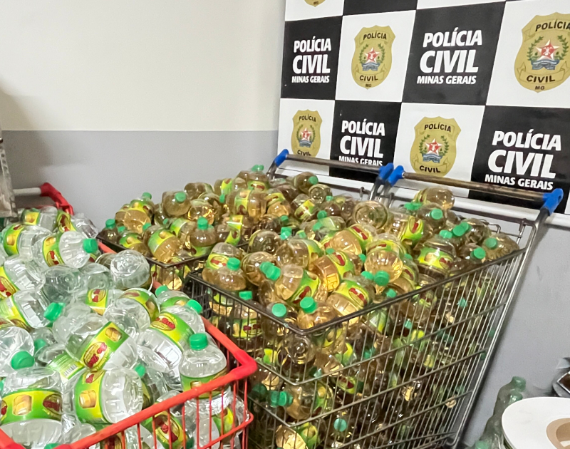 Polícia Civil fecha fábrica clandestina de bebidas em BH e prende suspeito de 53 anos