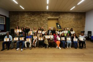 Prefeitura de Ouro Preto entrega certificados a 37 formandos dos cursos de Informática e Cerâmica Fria
