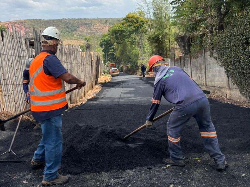 Ouro Preto: Prefeitura conclui pavimentação de oito ruas no distrito de Santo Antônio do Leite