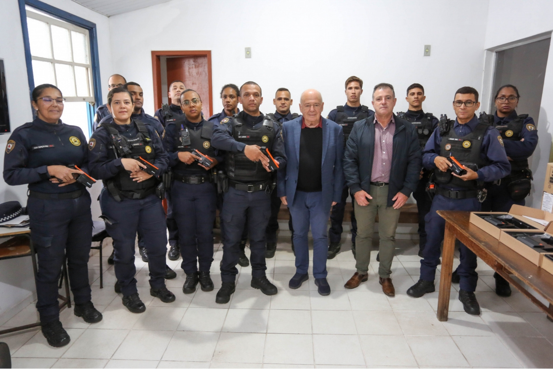 Guarda Civil de Ouro Preto recebe novas armas não letais para reforçar segurança