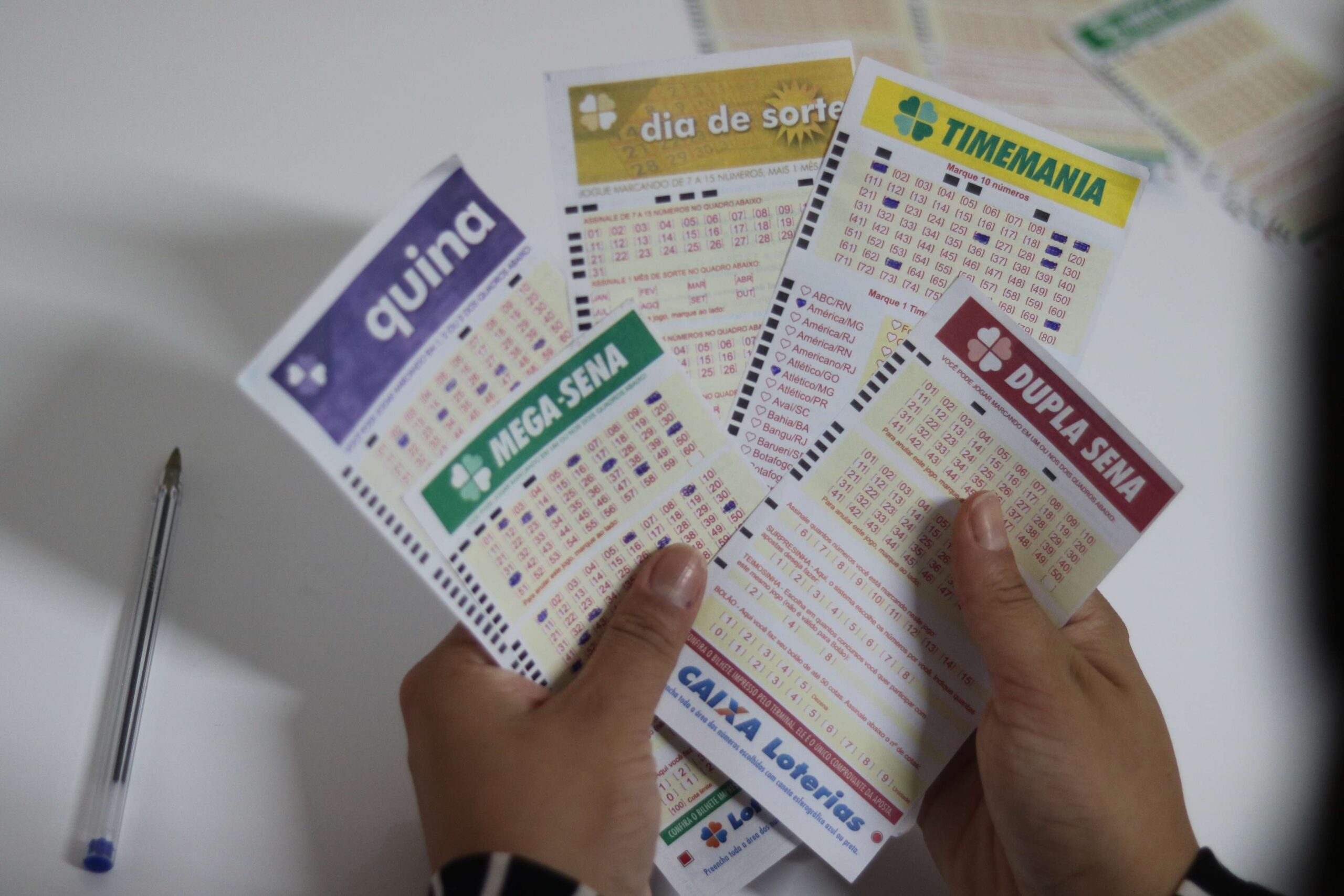 Veja os números sorteados nesta segunda-feira (20/10) nas loterias Caixa