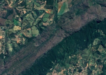 Fogo consome 10% de área protegida e deixa cicatriz em patrimônio ambiental mineiro