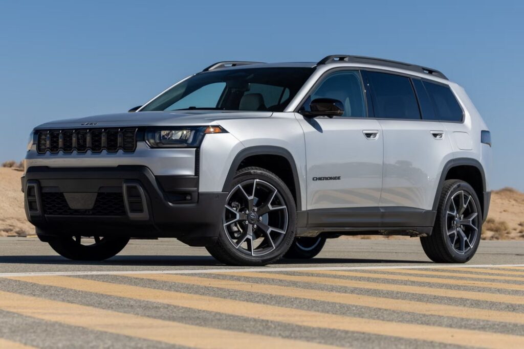 Novo Jeep Cherokee chega mais moderno, porém com potência modesta Novo Jeep Cherokee chega mais moderno, porém com potência modesta