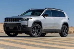 Novo Jeep Cherokee chega mais moderno, porém com potência modesta