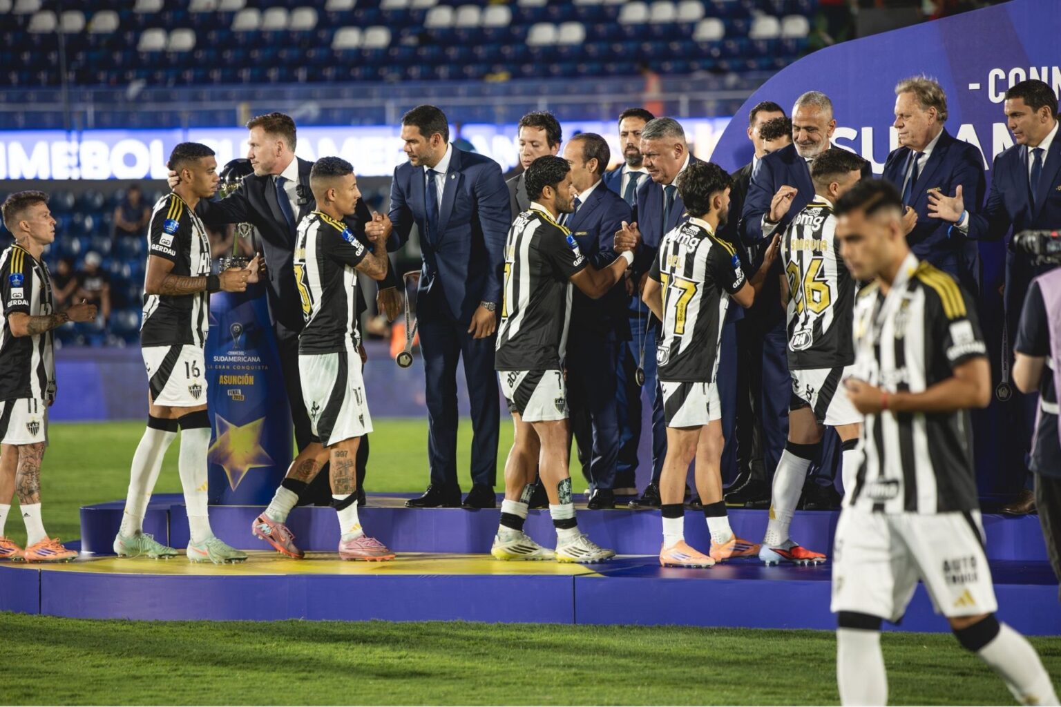Do Sonho ao Pesadelo: O declínio do Atlético-MG após a decisão da Sul-Americana Do Sonho ao Pesadelo: O declínio do Atlético-MG após a decisão da Sul-Americana