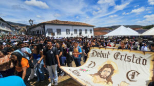 Mais de 1.300 jovens celebraram o Dia Nacional da Juventude em Mariana com missa campal e peregrinação pelo centro histórico Mais de 1.300 jovens celebraram o Dia Nacional da Juventude em Mariana com missa campal e peregrinação pelo centro histórico.
