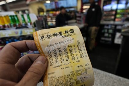 Loteria dos EUA tem prêmio de R$ 3,8 bilhões neste sábado