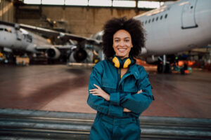 Gosta de aviação? Embraer oferece capacitação gratuita para formação de novos mecânicos; 35 vagas disponíveis com certificado da ANAC Gosta de aviação? Embraer oferece capacitação gratuita para formação de novos mecânicos; 35 vagas disponíveis com certificado da ANAC