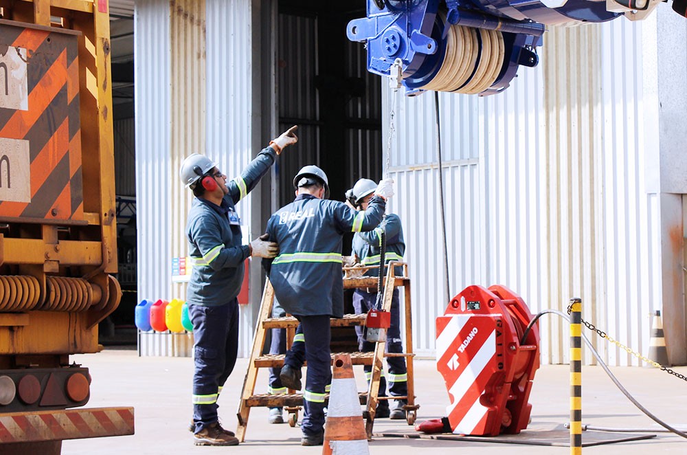 Empresa referência em engenharia e içamento lança processo seletivo em Minas Gerais