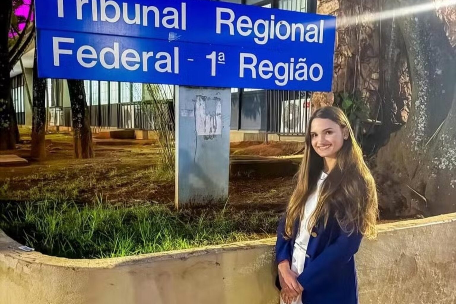 Mineira se tornou a juíza federal mais jovem do Brasil após rotina intensa de estudos Mineira de 25 anos é a juíza federal mais jovem do Brasil após rotina intensa de estudos