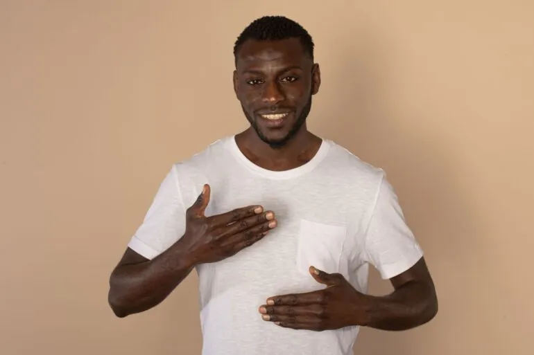 UFOP abre seleção para intérpretes e tradutoras(es) de Libras com duas vagas e contratação de um ano