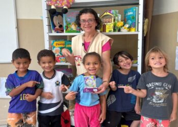 Professora de Ouro Preto conquista 3º lugar nacional com projeto que ensina crianças a ver o mundo pela fotografia