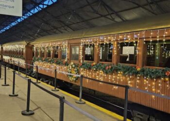 Maria Fumaça realiza viagens noturnas de Natal entre São João del-Rei e Tiradentes