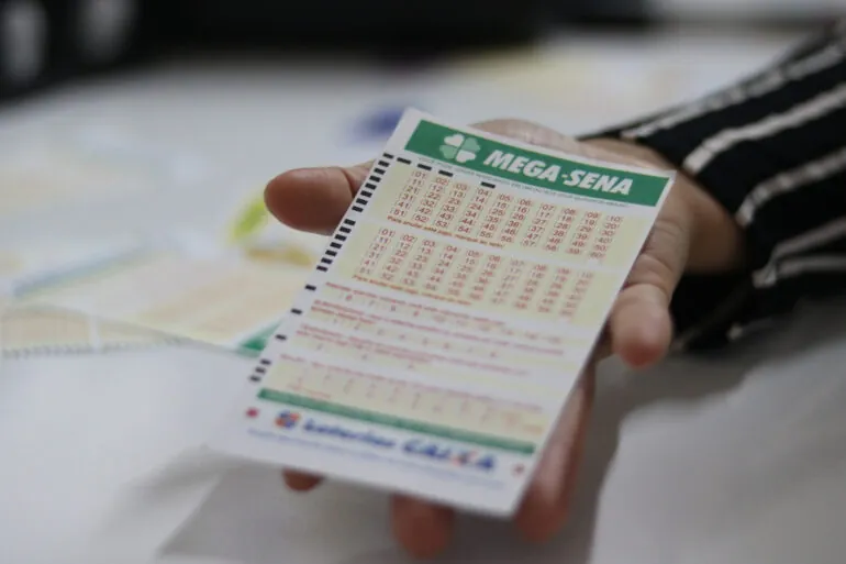 Mega-Sena 2945 sorteia prêmio de R$ 27 milhões neste sábado; veja detalhes do concurso