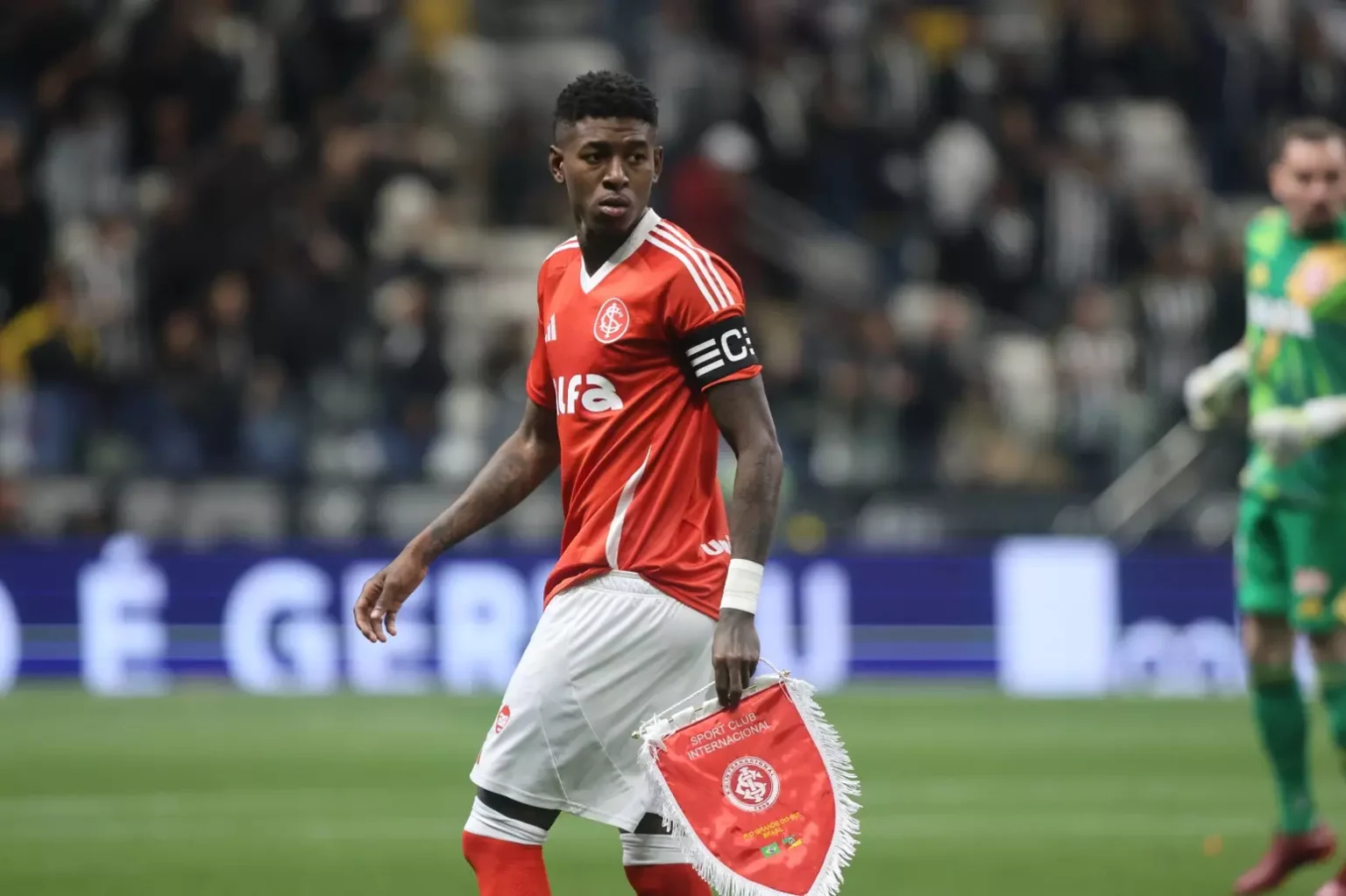 Flamengo dá “chapéu” no Cruzeiro e encaminha contratação do zagueiro Vitão, do Internacional Flamengo dá "chapéu" no Cruzeiro e encaminha contratação do zagueiro Vitão, do Internacional